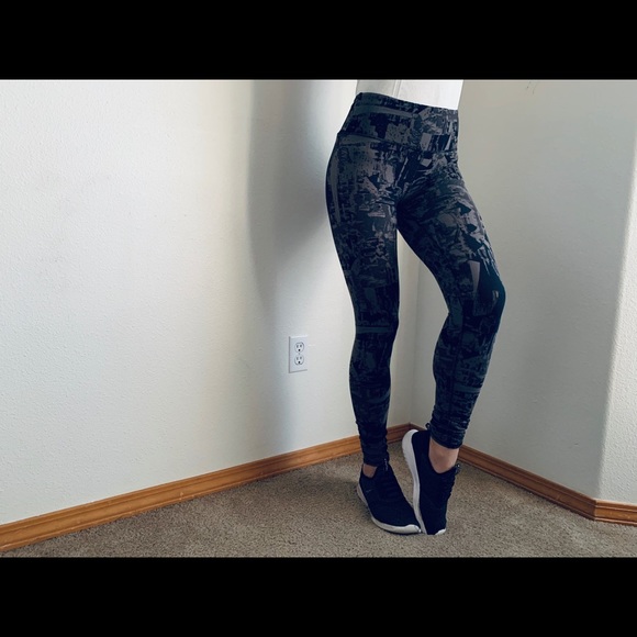 ALO Yoga High Rise Leggings - Picture 5 of 8